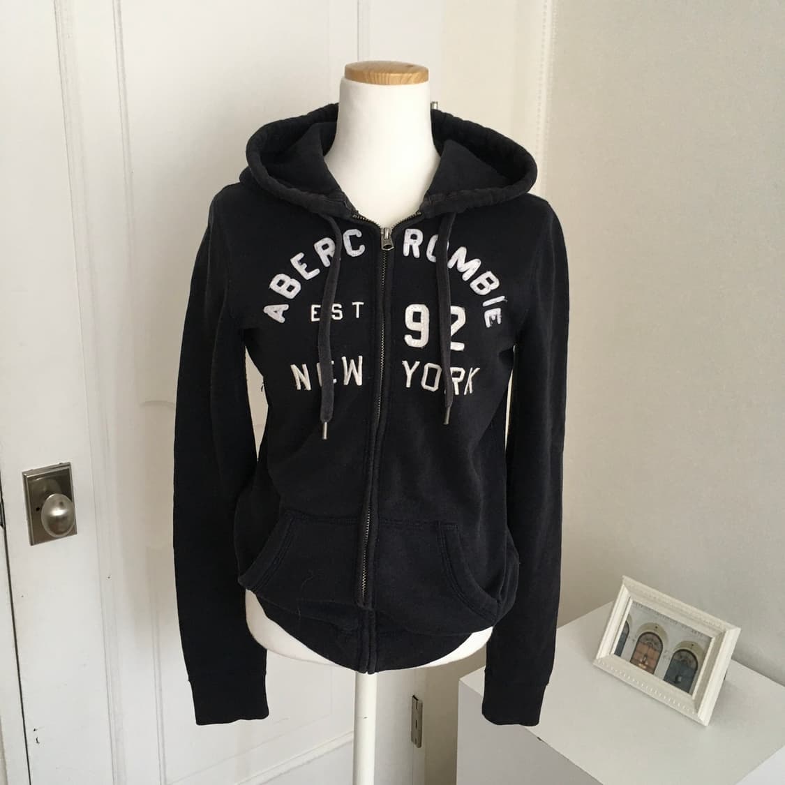 아베크롬비 슬림핏 로고 후드집업 네이비 상품이미지1