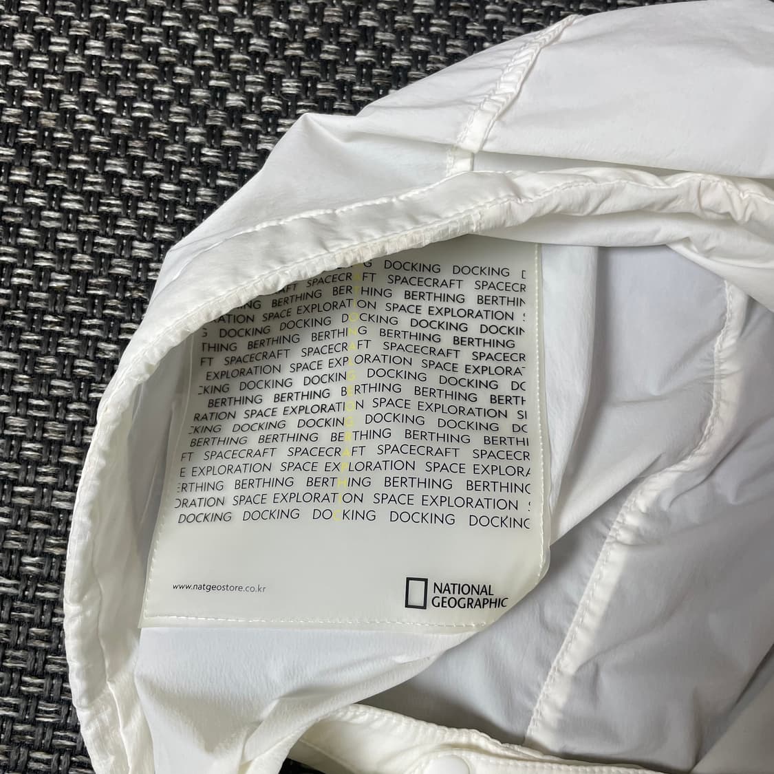 내셔널지오그래픽 화이트 바람막이 M 상품이미지7