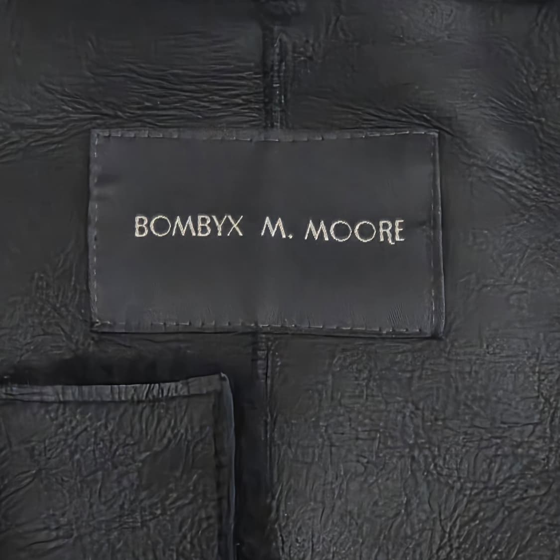 BOMBYX M. MOORE 봄믹스엠무어 블랙 무스탕 머플러 상품이미지6