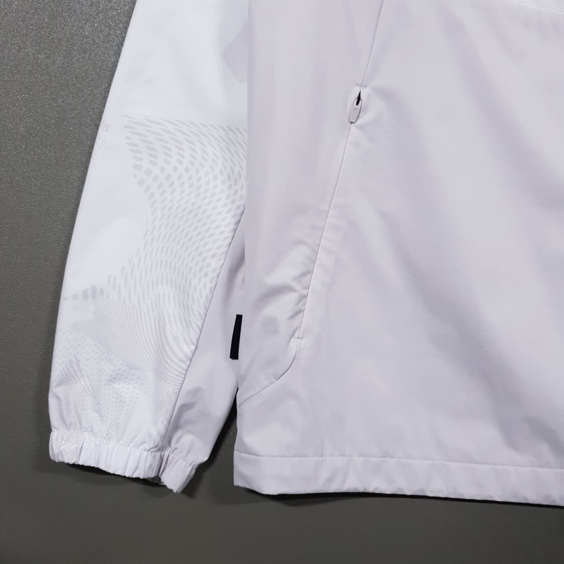 새제품급) 데상트 최신형 24ss 터프 우븐 후드형 투웨이 바람막이 XL 상품이미지5