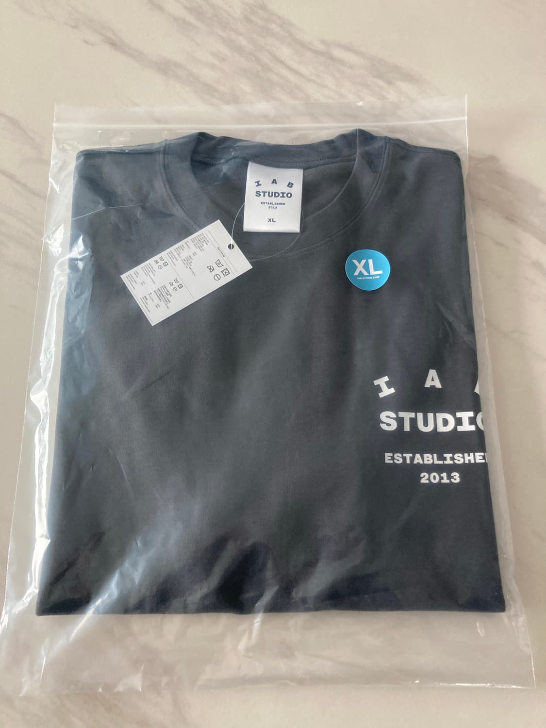 아이앱 스튜디오 26 아이앱 티셔츠 반팔 차콜 화이트 xl 상품이미지1