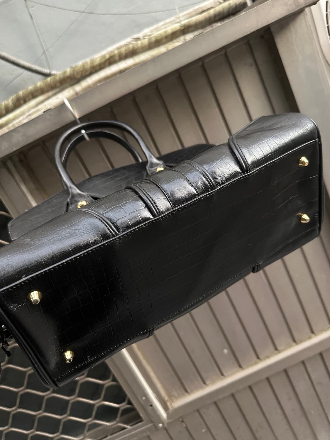 Teresia crocodile embossed leather bag 상품이미지7