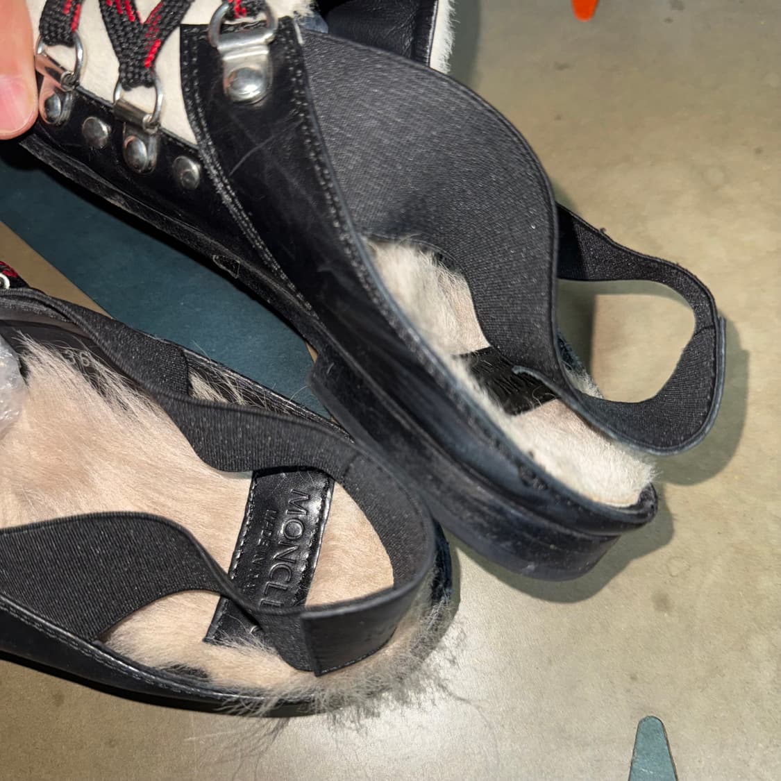 Moncler Fur Sandals 상품이미지9