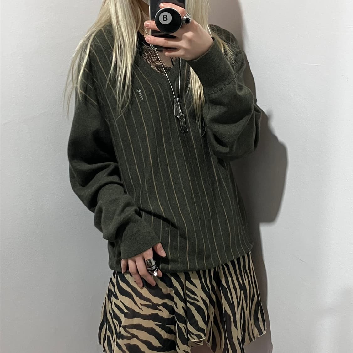 입생로랑 브이넥 니트 상품이미지1