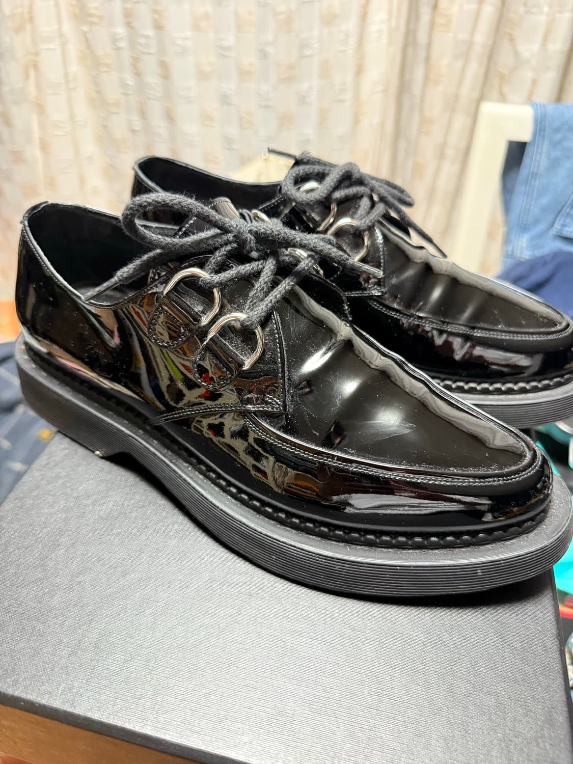 [사용감 적음] 생로랑 페이턴트 레더 더비 슈즈 41.5 상품이미지4