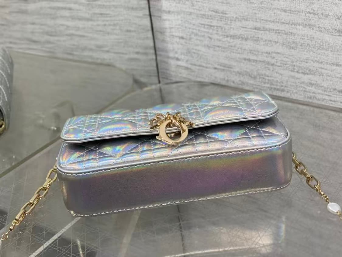 디올 크로스 백시그니처 넝쿨 체크로 클래식한 레터링 참장식
 상품이미지2