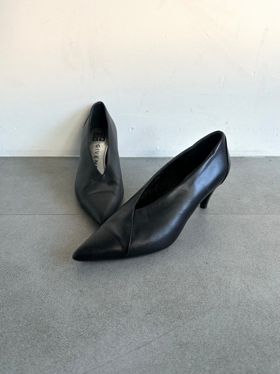 지방시 블랙 레더 나이프 힐 상품이미지1