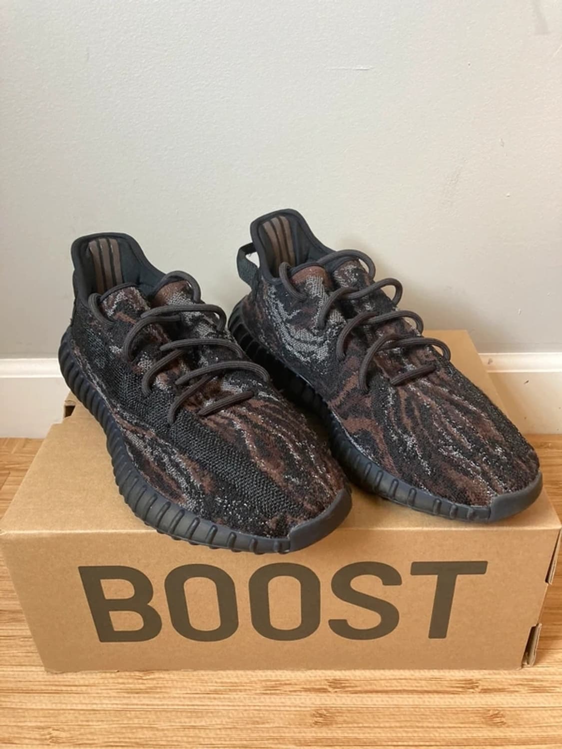 255)아디다스 이지 부스트 350 V2 믹스 락 상품이미지1