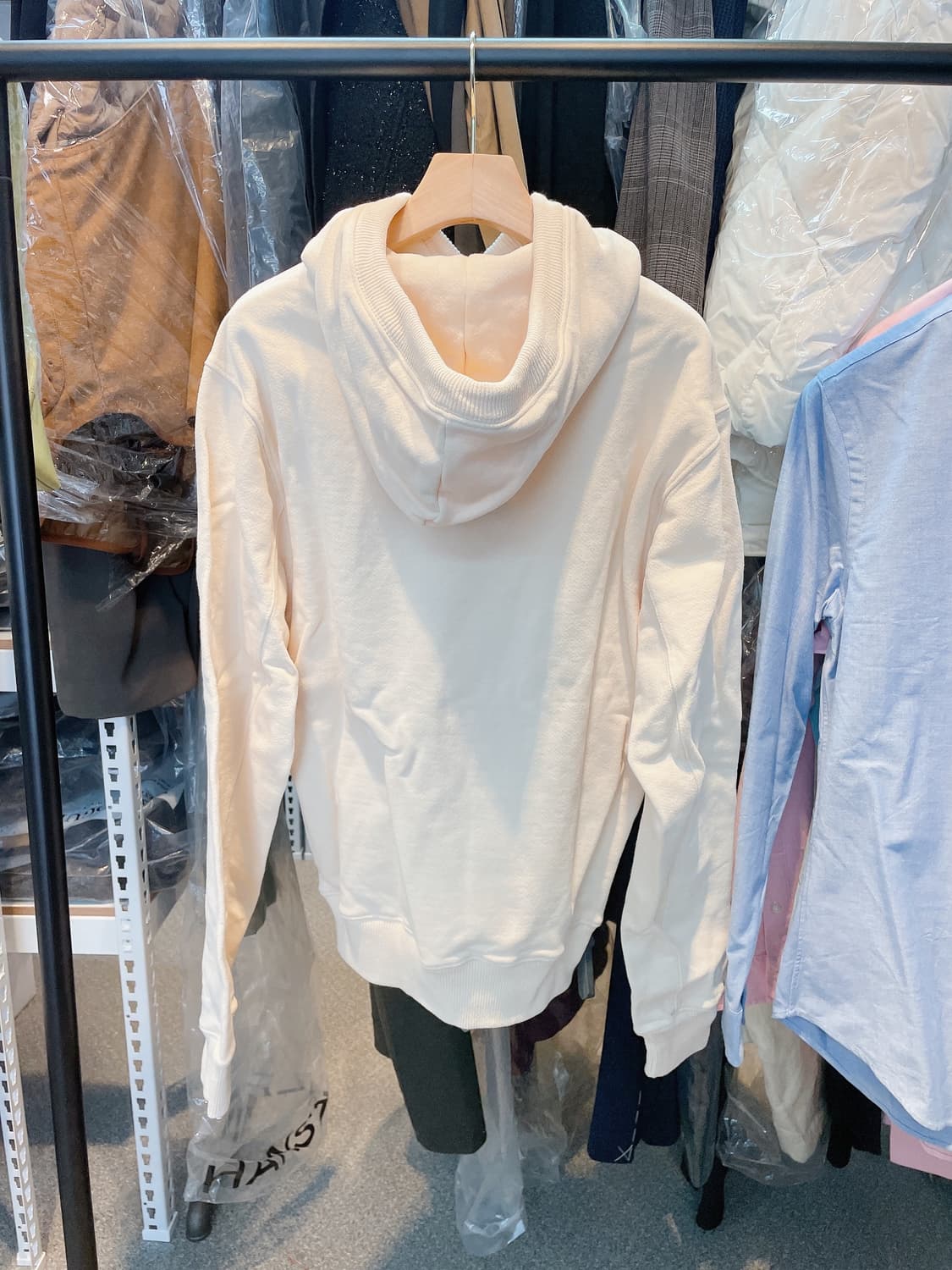 (정품/새상품) 뉴발란스 공용 베이지 NB 자수 로고 후드 상품이미지3