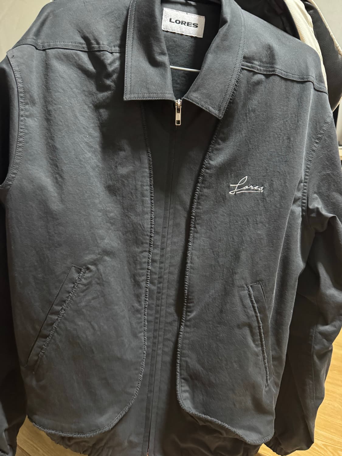 Lores 스크립트 로고 자켓 (셋업 구매 시 할인) 상품이미지1