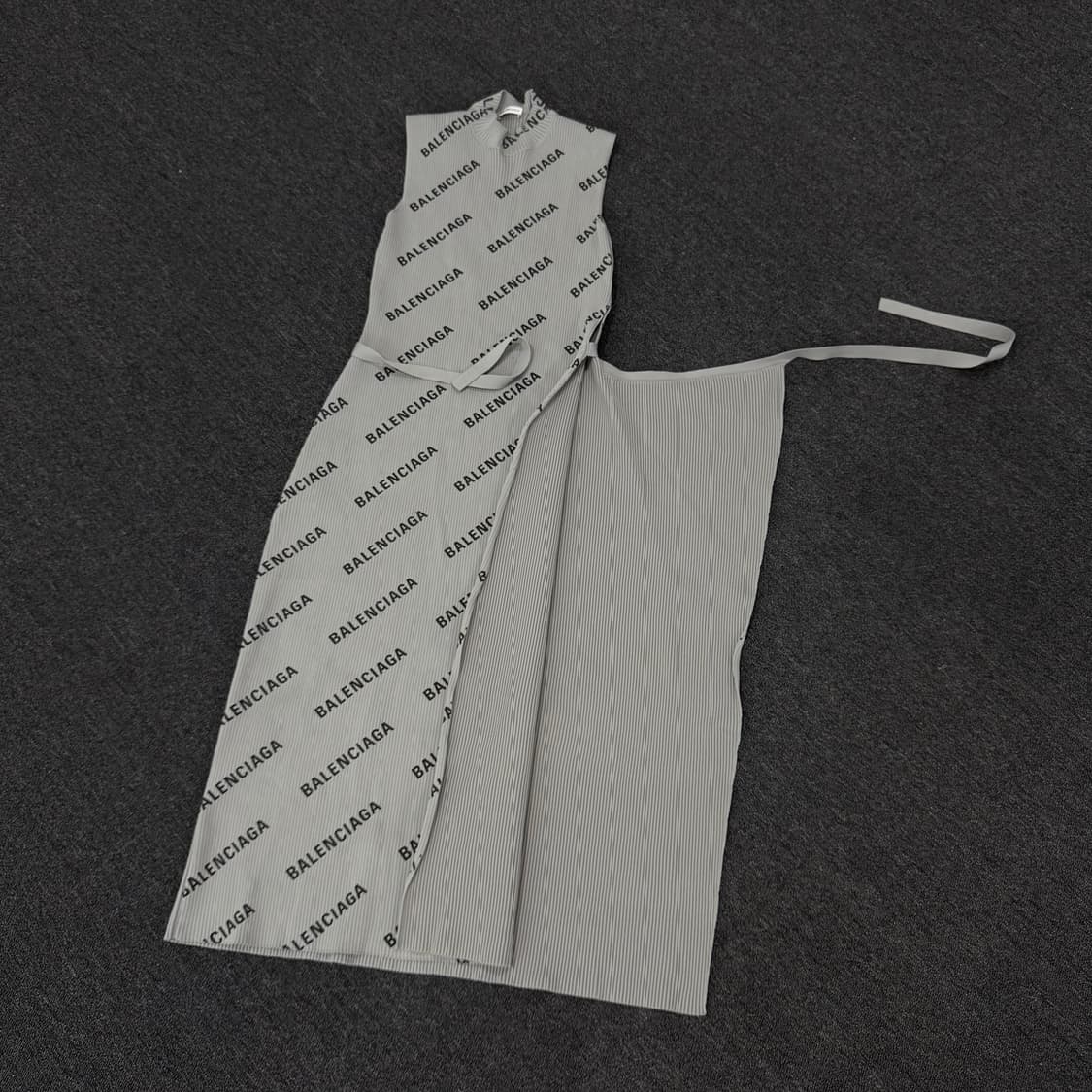 발렌시아가 로고 프린트 랩 민소매 원피스 상품이미지7