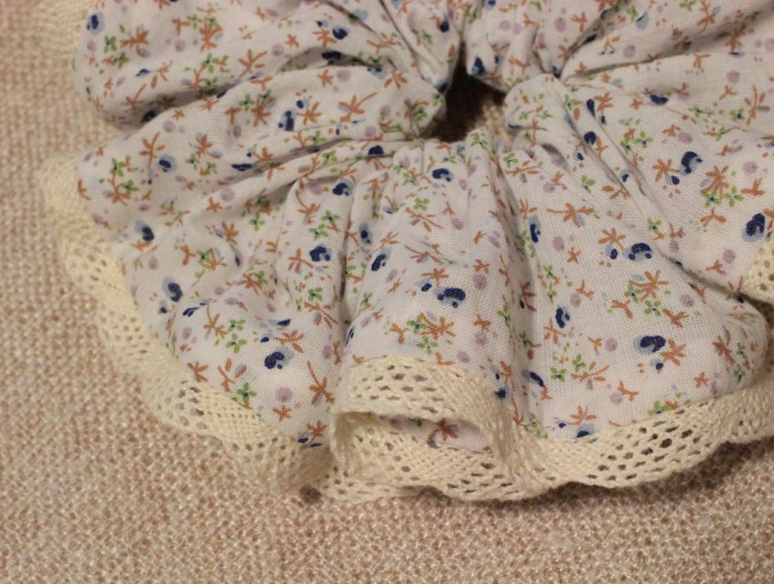 핸드메이드 블루 잔꽃 레이스 스크런치 상품이미지2