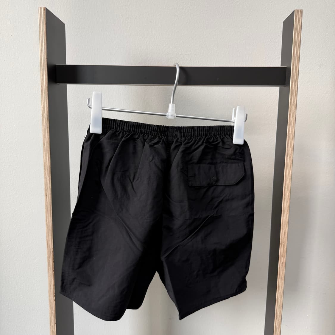 파타고니아 로고 배기스 5인치 쇼츠 블랙 상품이미지2