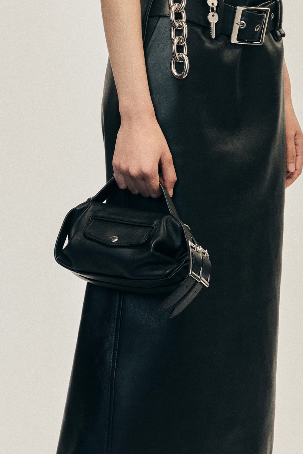 시몬로샤 25fw 미니 바이커 벨트 백 상품이미지3