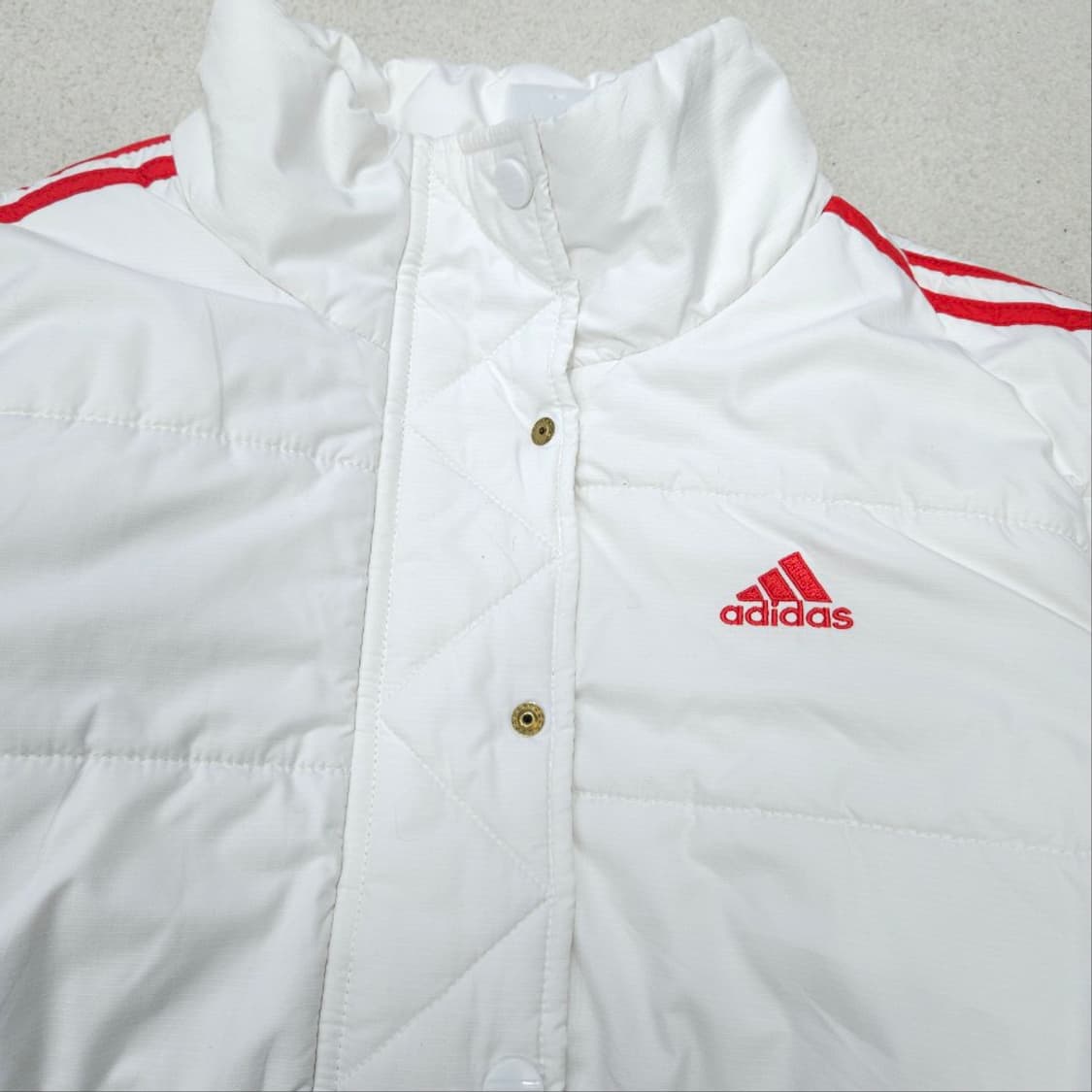 아디다스 삼선 화이트 숏 패딩 점퍼 95 상품이미지8