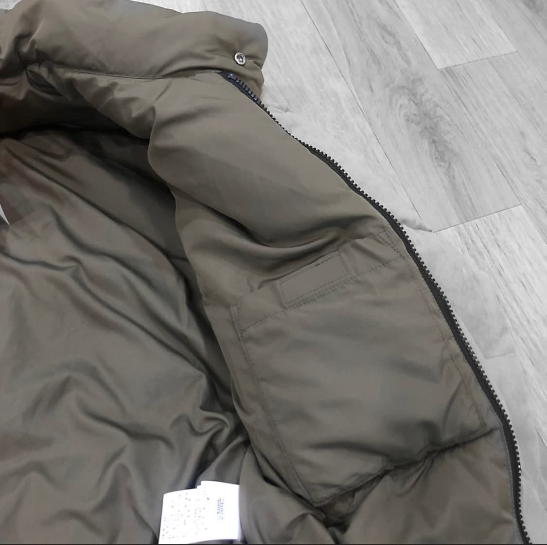 유니버셜 오버롤 스웨이드 숏 다운 자켓 베이지 상품이미지4