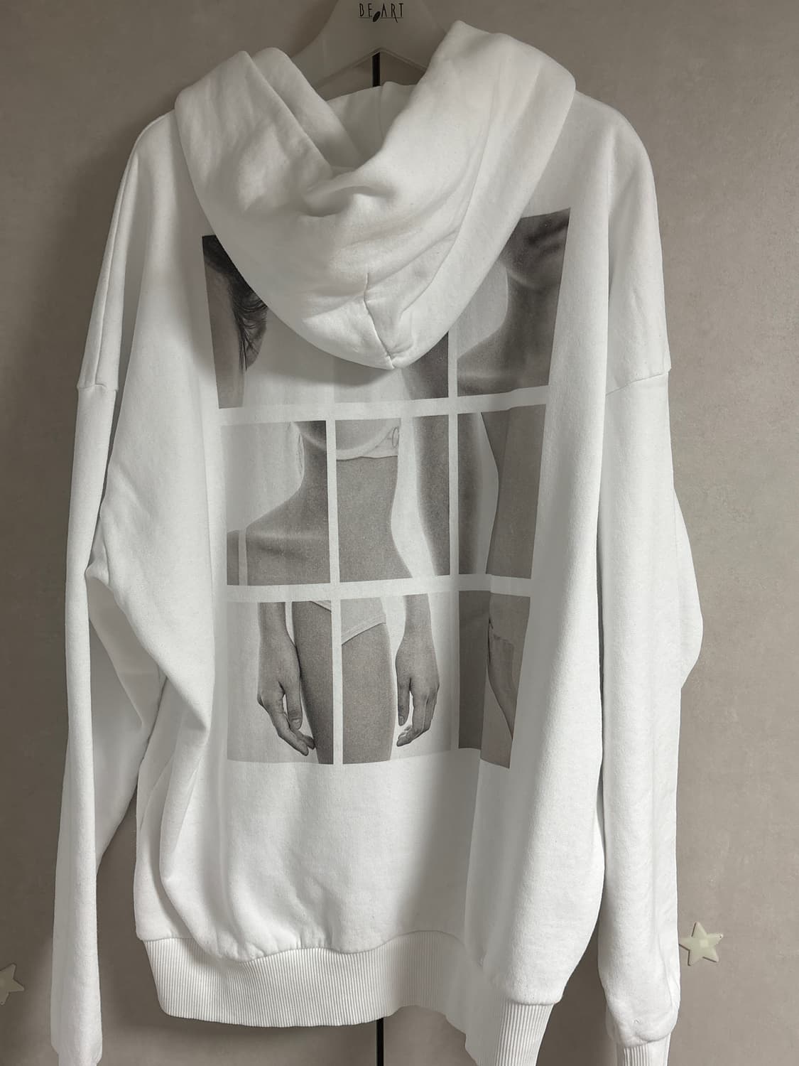 [새제품]제니 전시회 후드티 판매합니다. J2NNI5 굿즈 상품이미지1