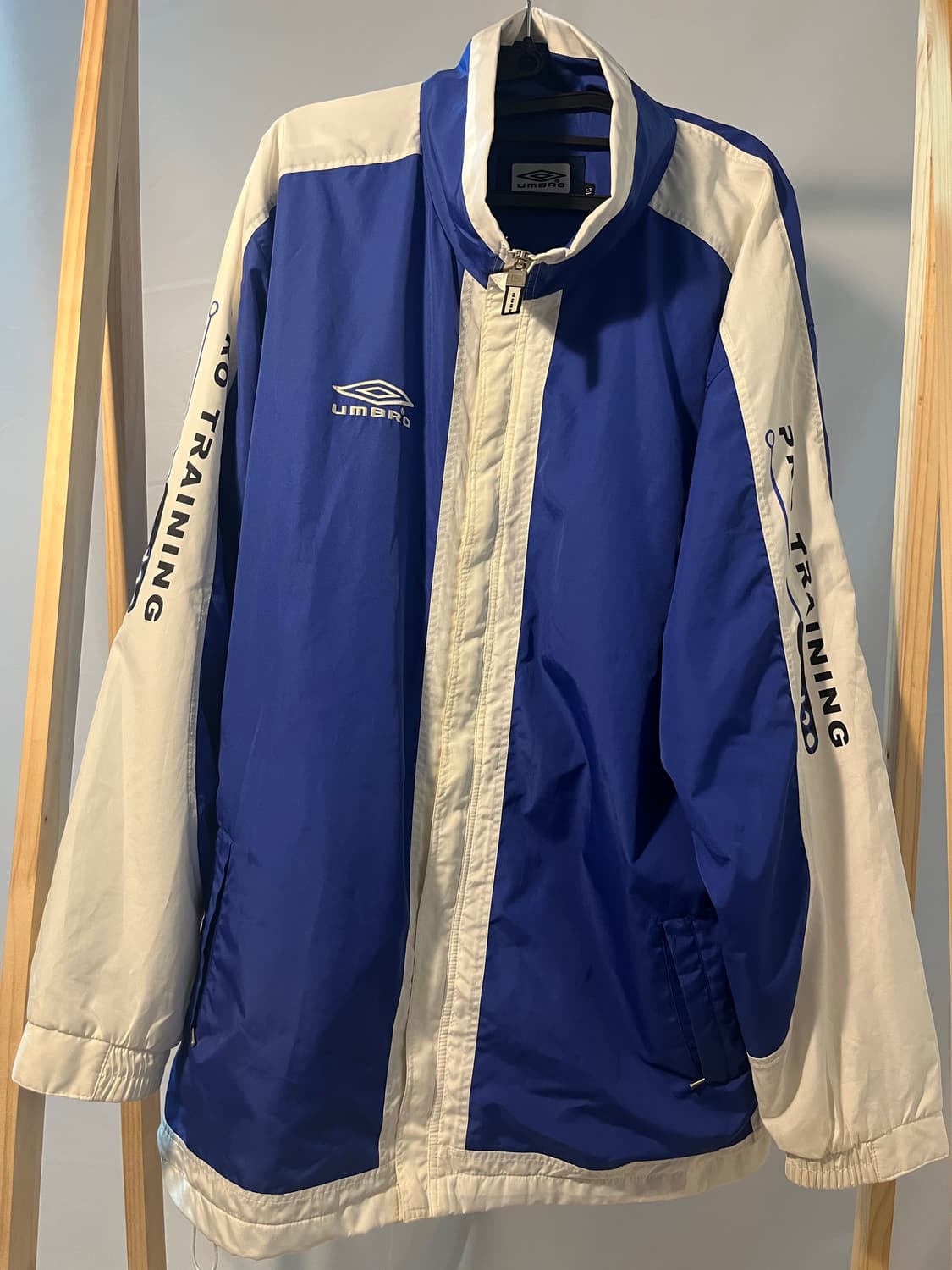 엄브로 올드스쿨 바람막이 상품이미지4