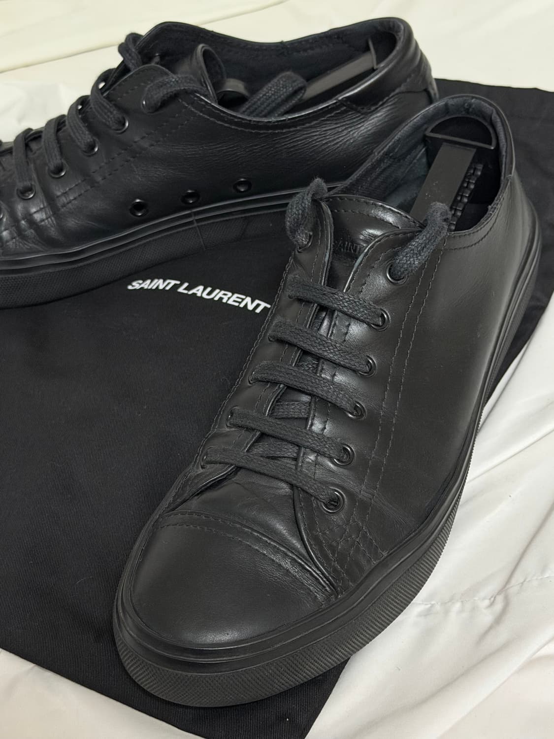 생로랑 블랙 레더 스니커즈 상품이미지2
