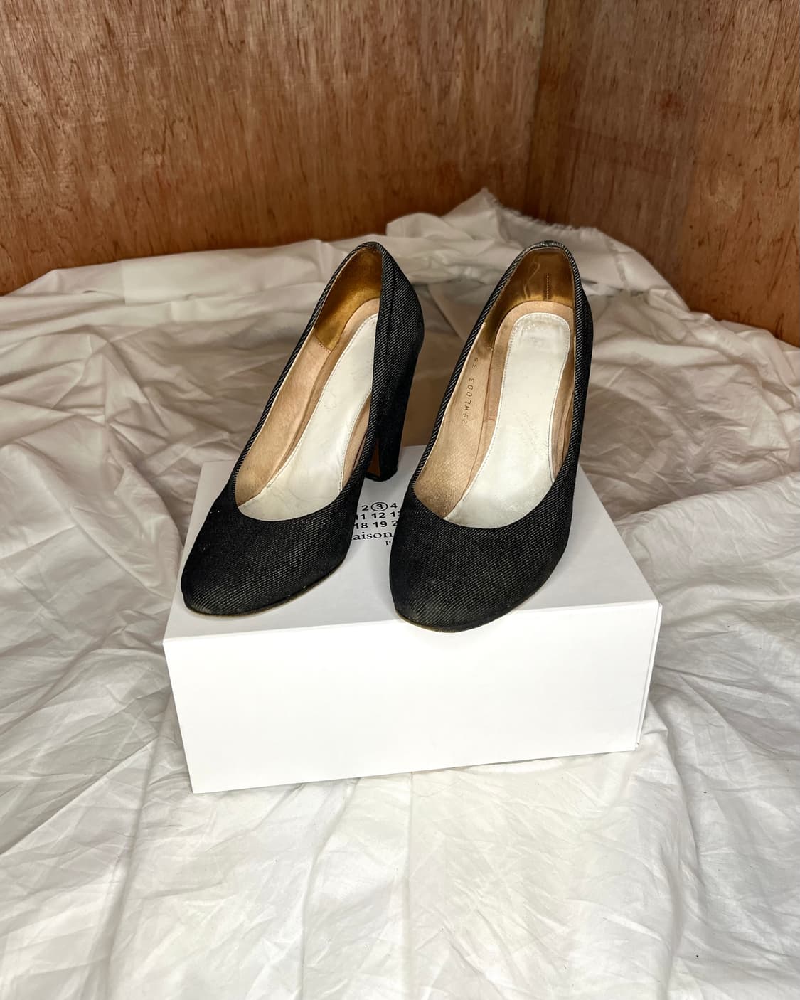 메종마르지엘라 블랙 데님 블록힐 펌프스 상품이미지2