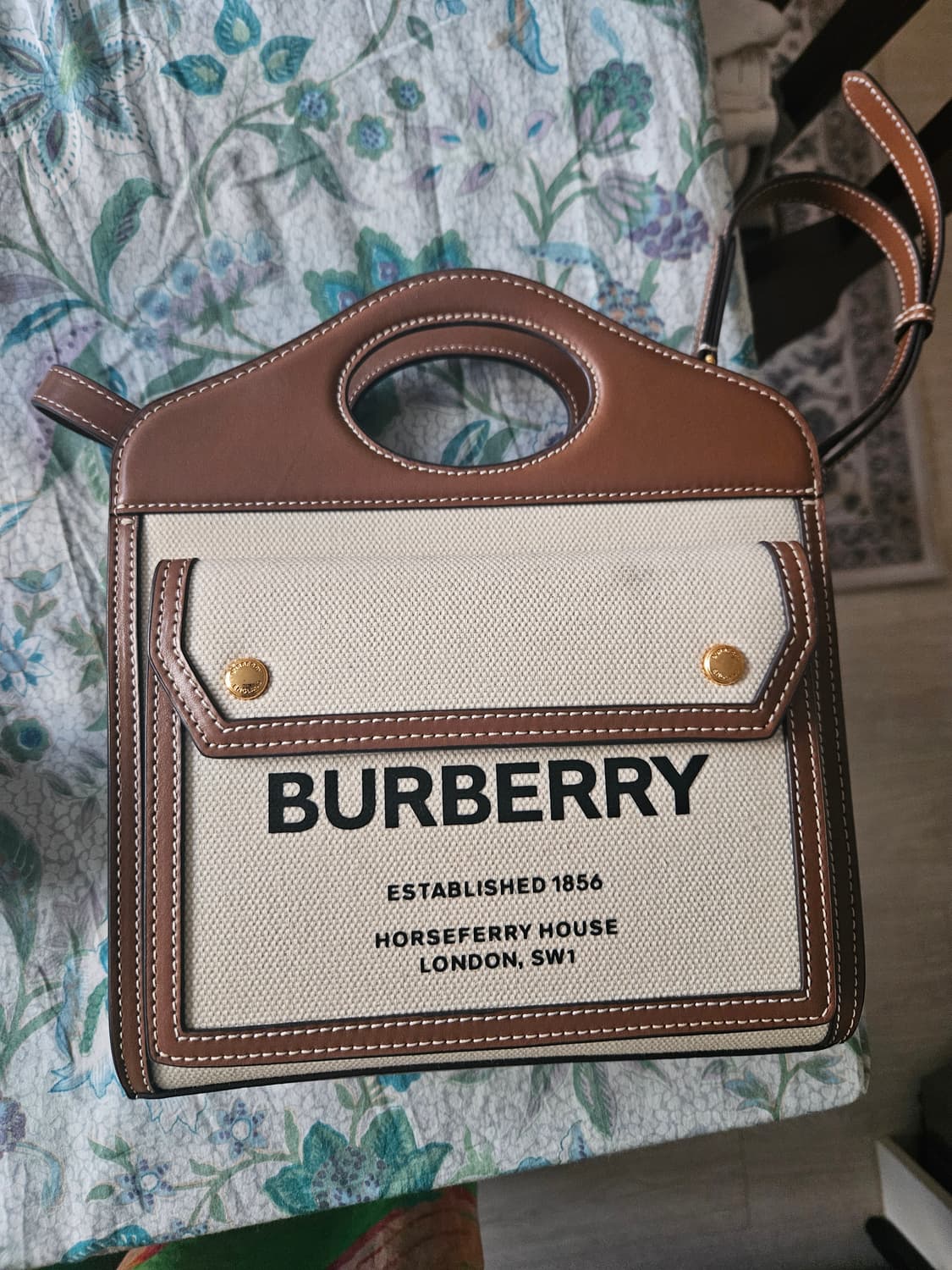 버버리 투톤 미니 캔버스 레더 토드겸 숄더백 상품이미지2