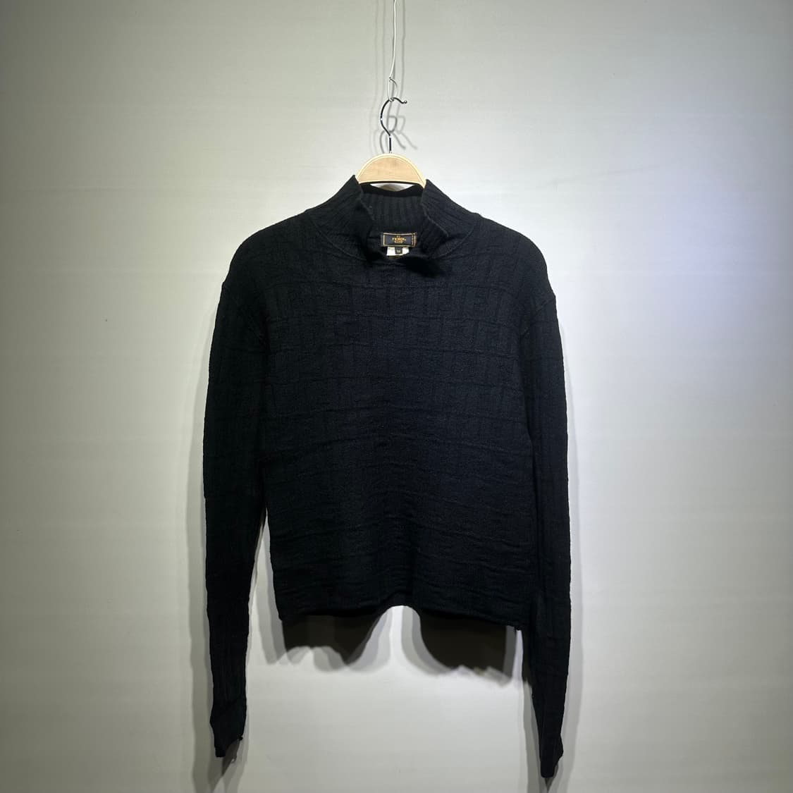 펜디 블랙니트 판매합니다 상품이미지1