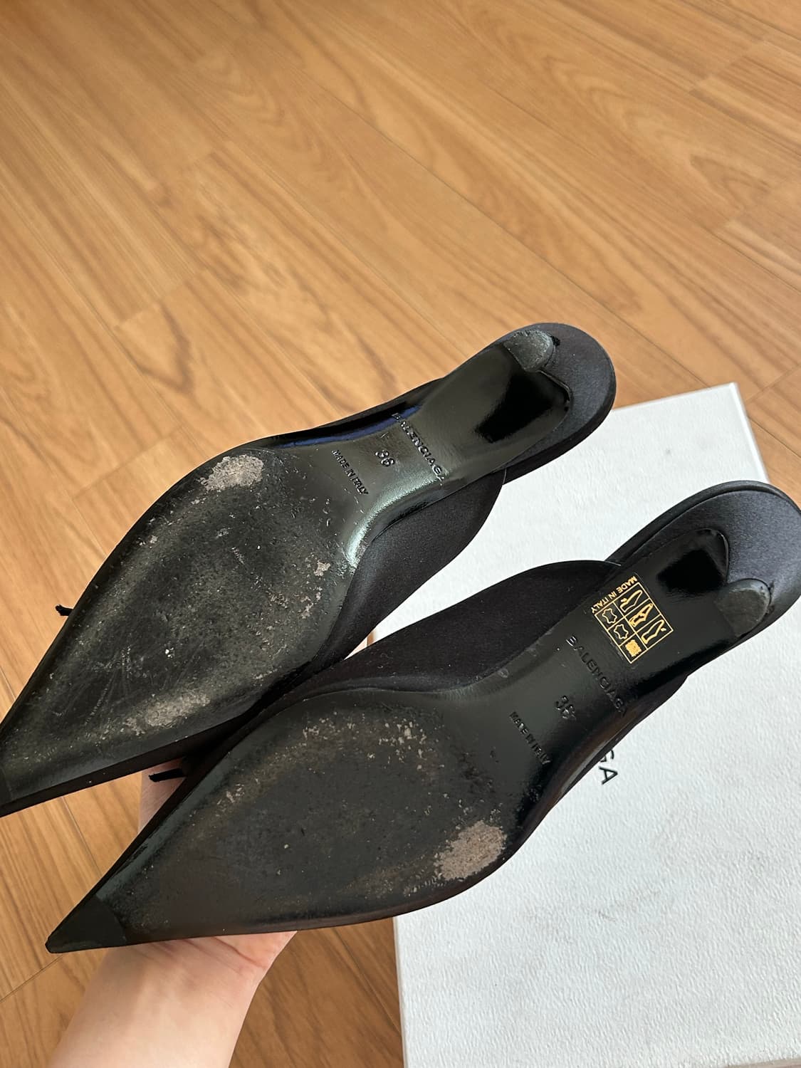 발렌시아가 실크 펌프스  상품이미지3