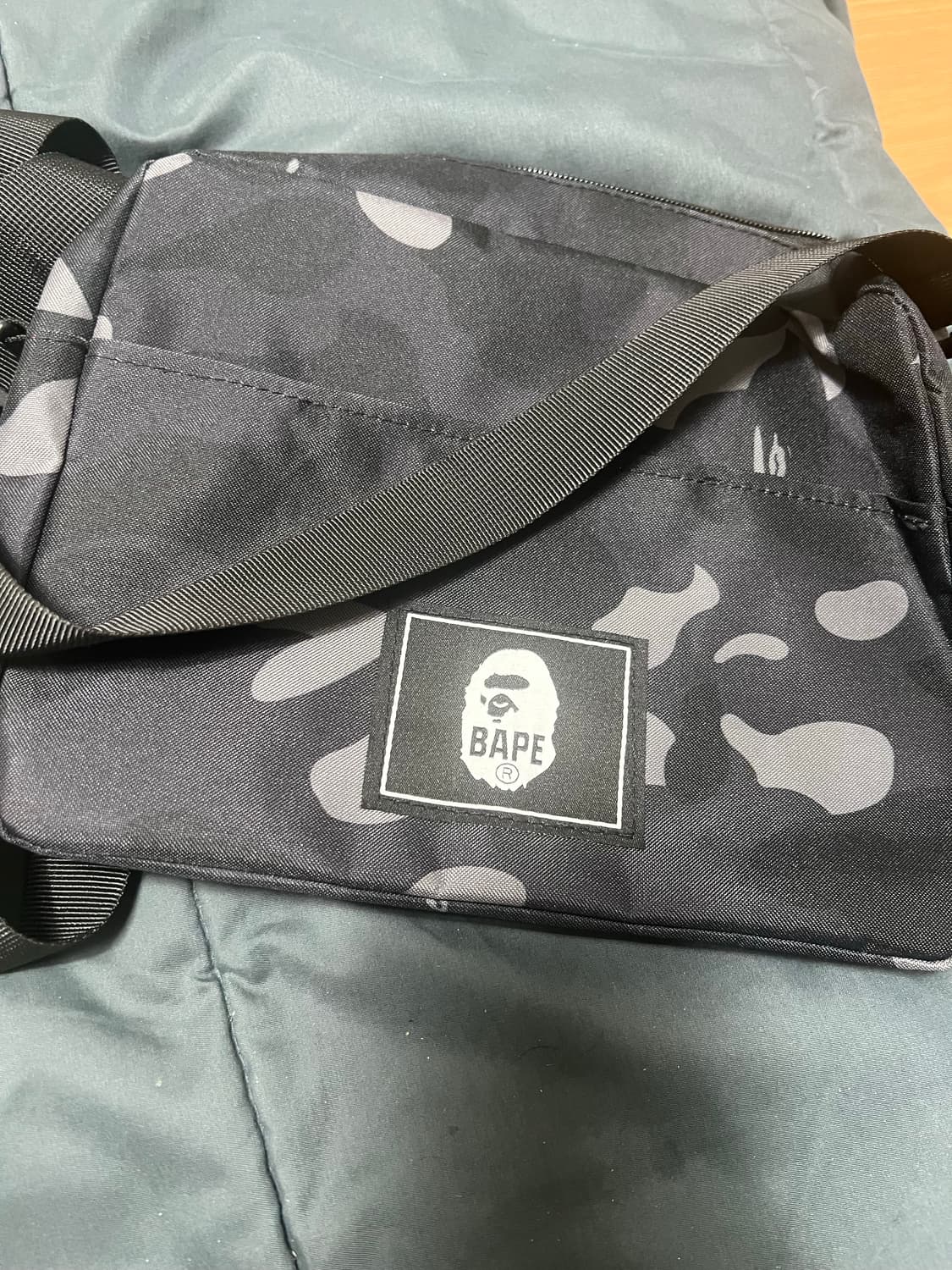 베이프 크로스백 지갑 키링 슈프림 등 빈지노 상품이미지1