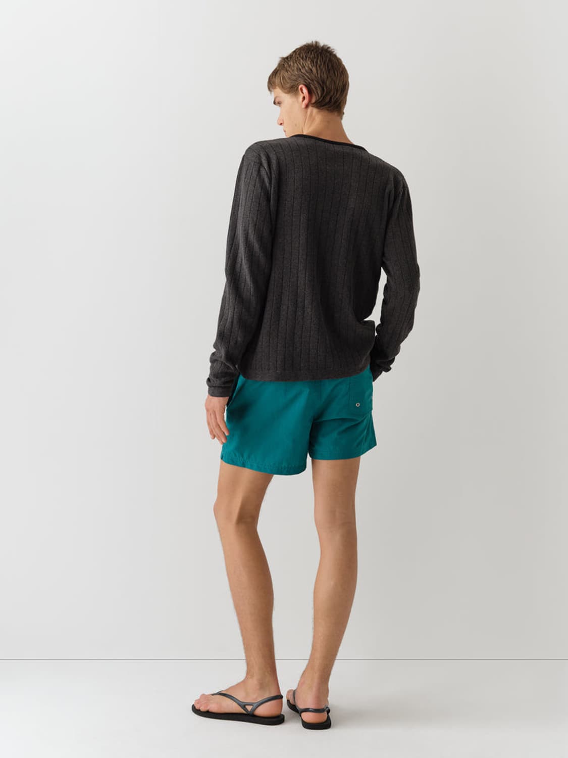 [L,XL]기마구아스 Dante 브이넥 니트/차콜 상품이미지5