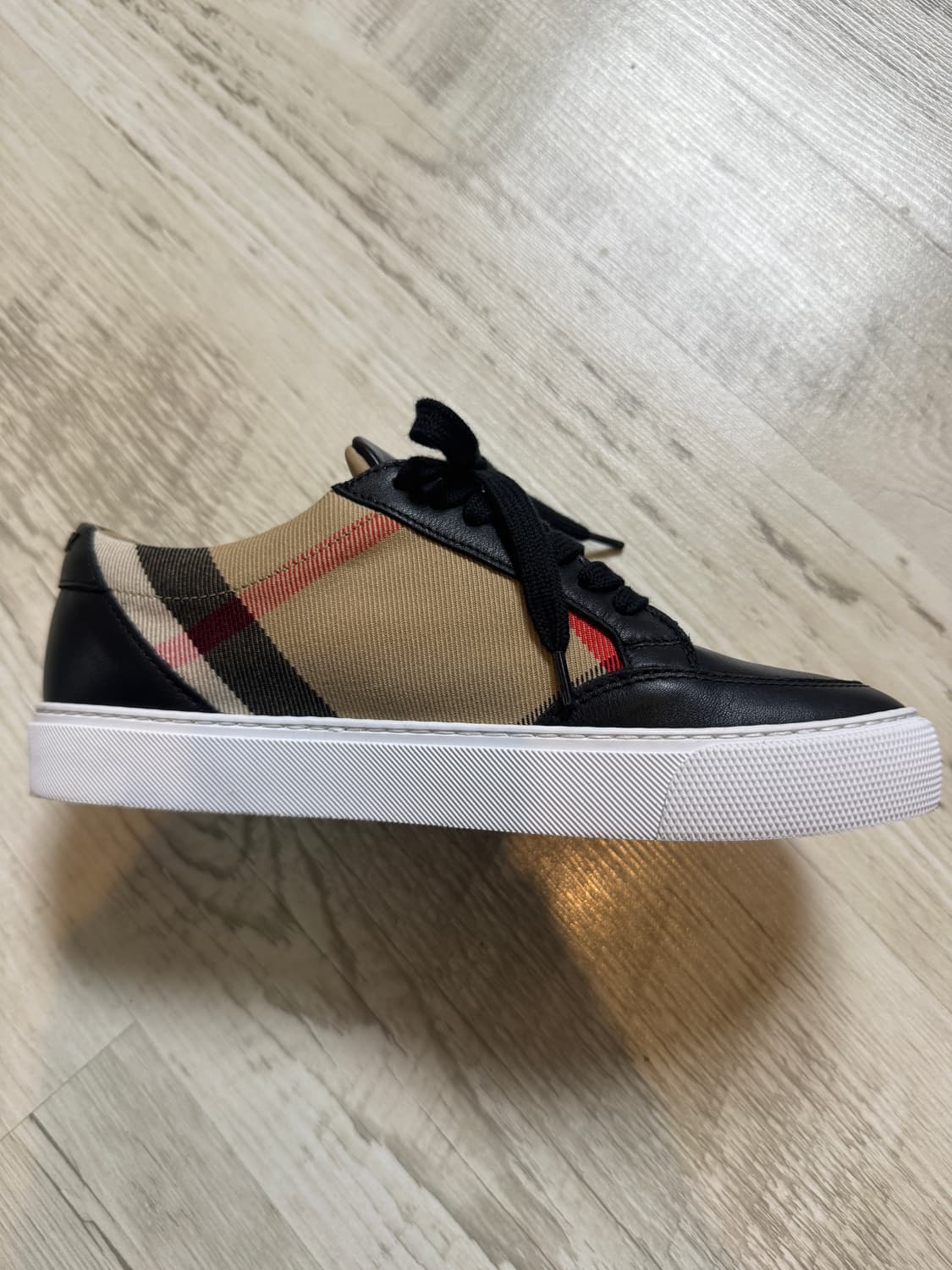 버버리 여성 레더 스니커즈 35 상품이미지8