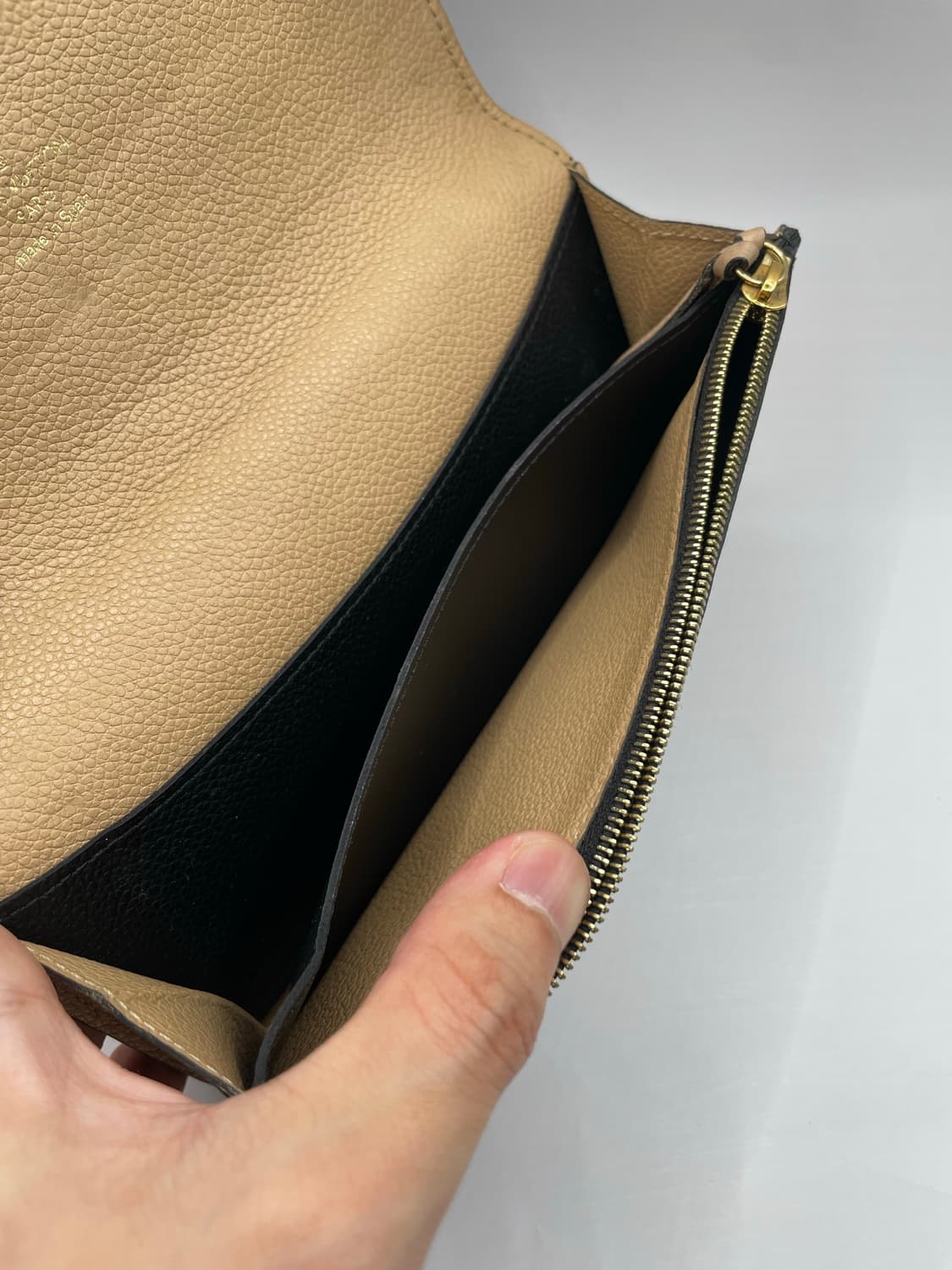 루이비통 에밀리 앙프렝뜨 장지갑 블랙 상품이미지7