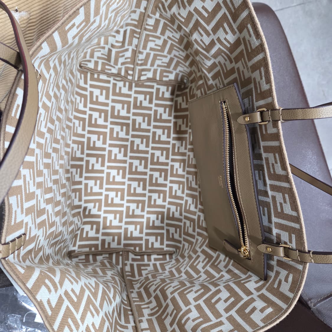 펜디 신상 리버시블 쇼퍼백 상품이미지2