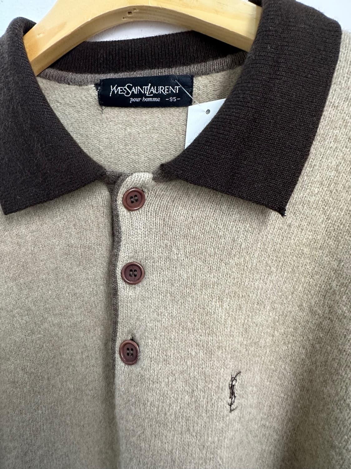 S 입생로랑 자수로고 베이지 카라 니트 상품이미지4