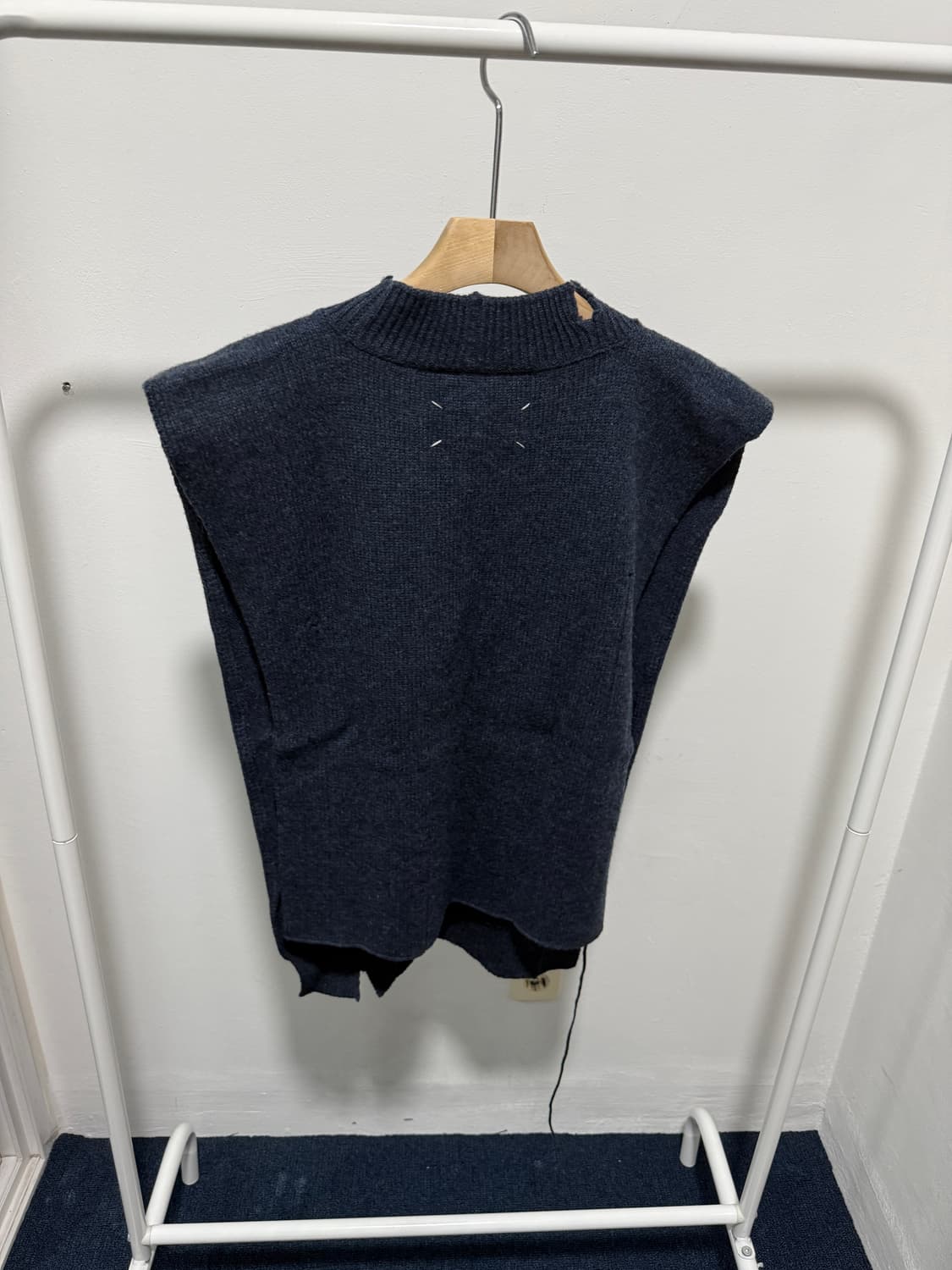 [S] Masion Margiela 디스트로이드 니트 베스트 네이비 상품이미지3