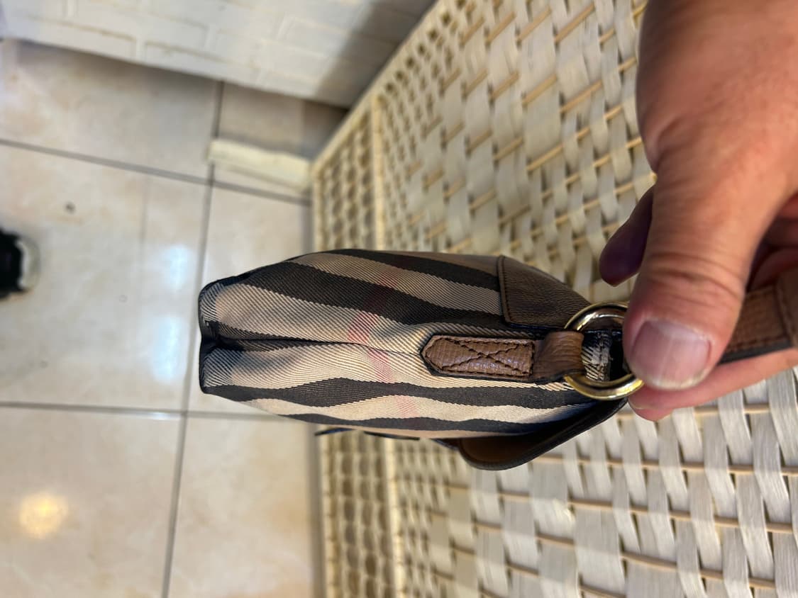 정품 버버리 하우스체크 스몰 맥켄 크로스백팝니다 상품이미지3