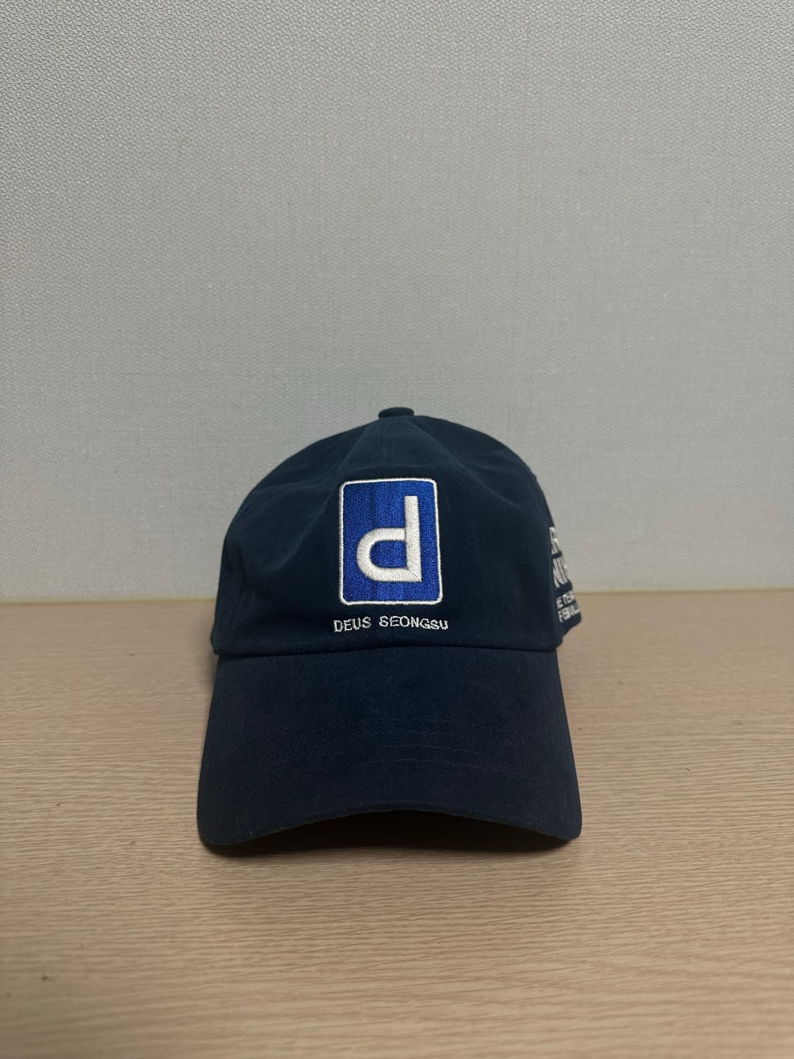 데우스 마키나 성수 네이비 볼캡 상품이미지2