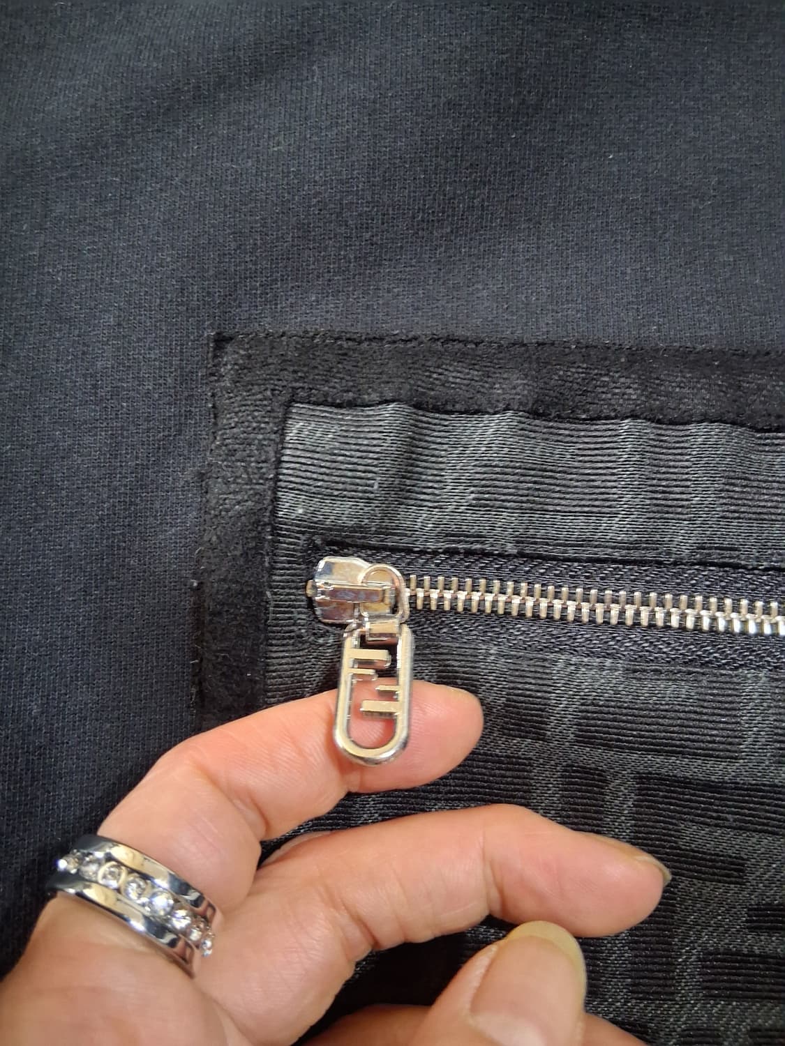 펜디블랙포켓맨투맨 상품이미지4