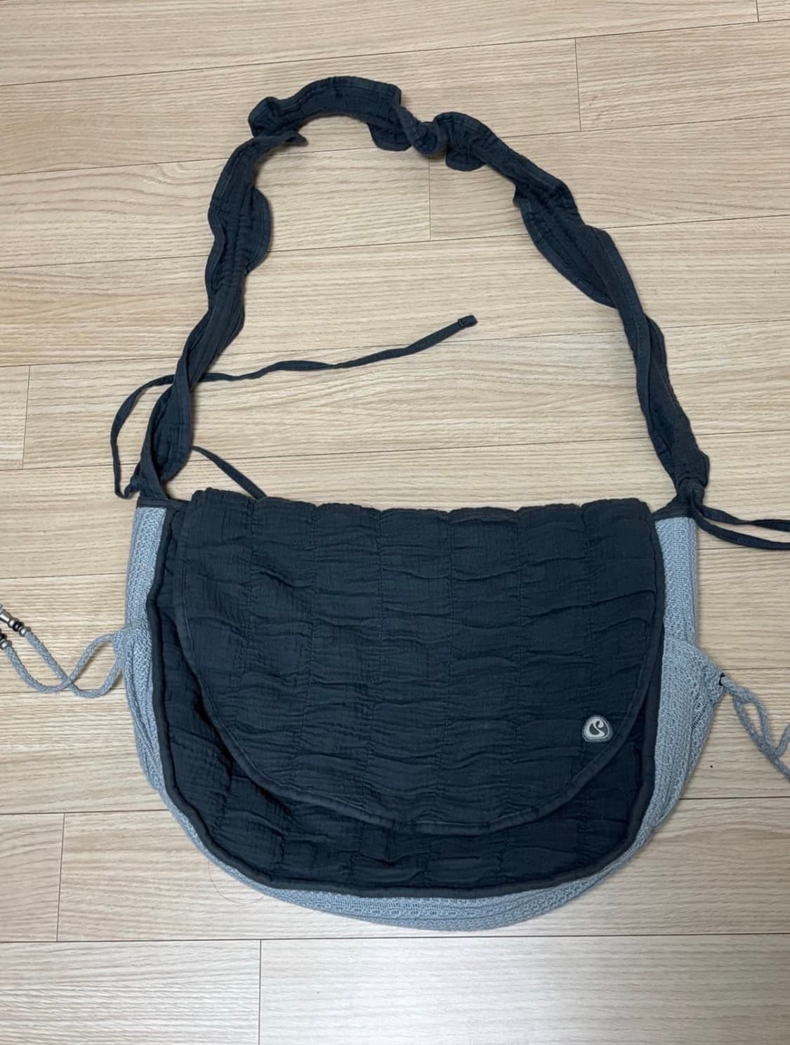 코이세이오 QUILTED CROSS BAG CHARCOAL 상품이미지2