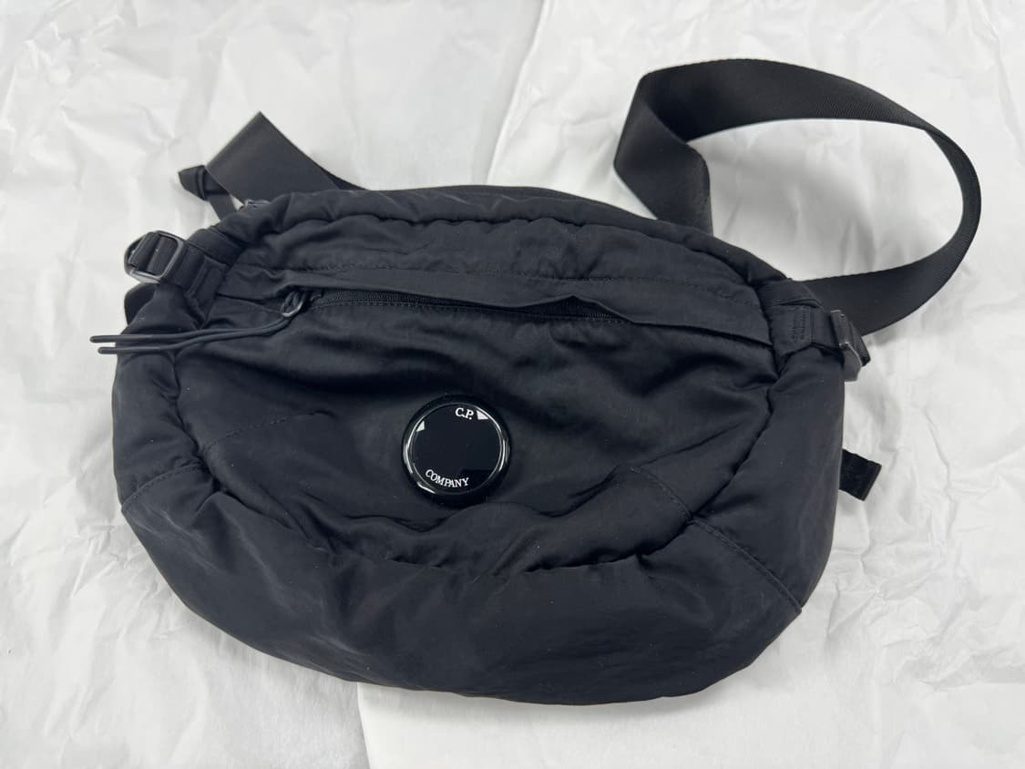CP컴퍼니 나일론 B 웨이스트백 (블랙) 상품이미지1