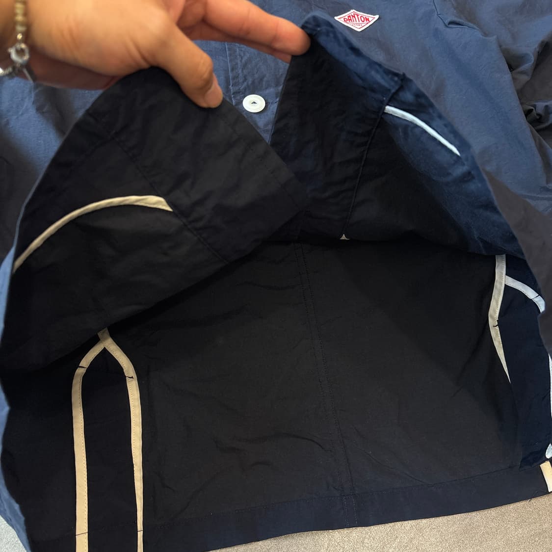 단톤 x 빔즈 네이비 나일론 자켓  상품이미지7