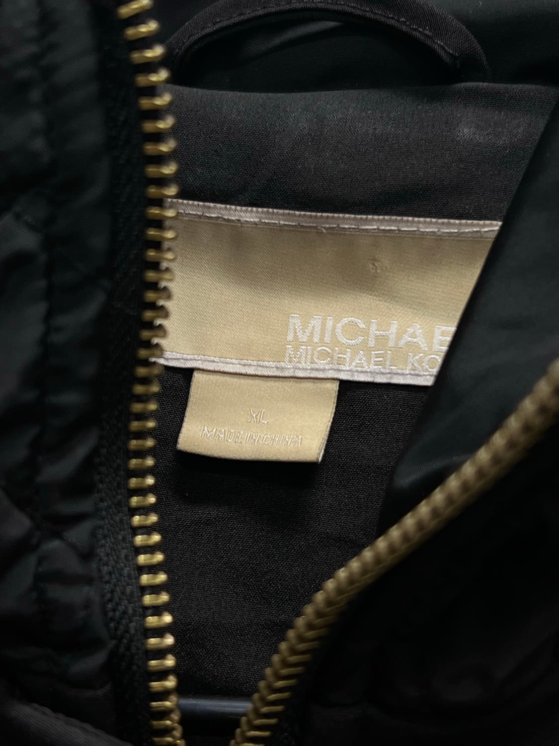 마이클 코어스 우먼스 금장 퀄팅 자켓 블랙 상품이미지4