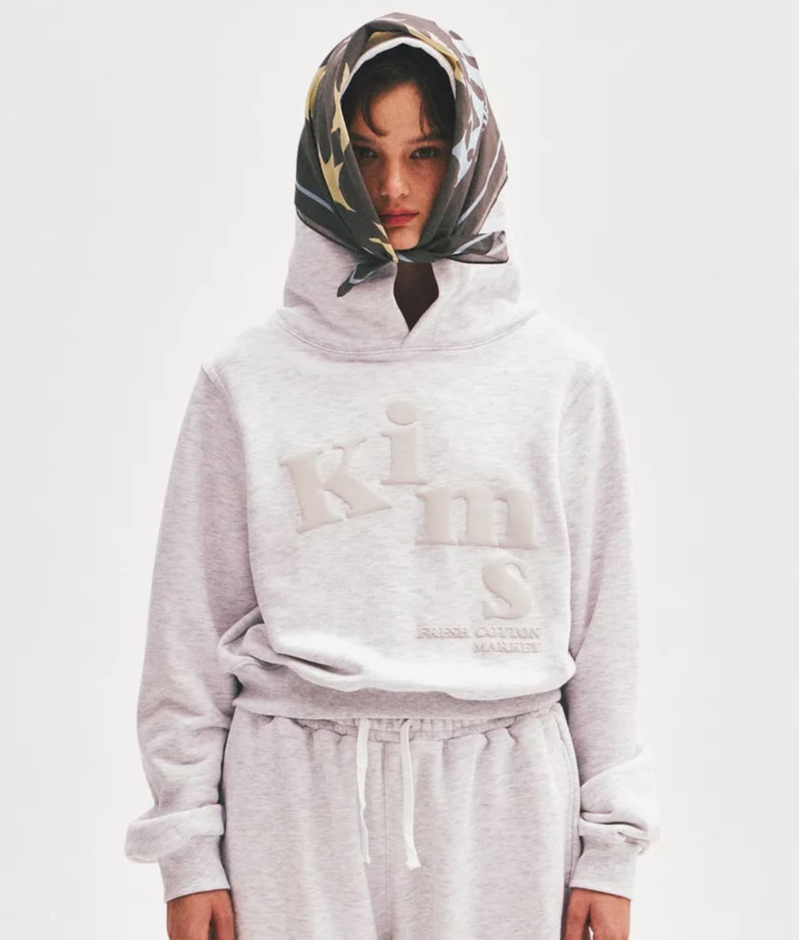 킴스프레시코튼마켓 Messy Alpha Logo Hoodie 상품이미지2
