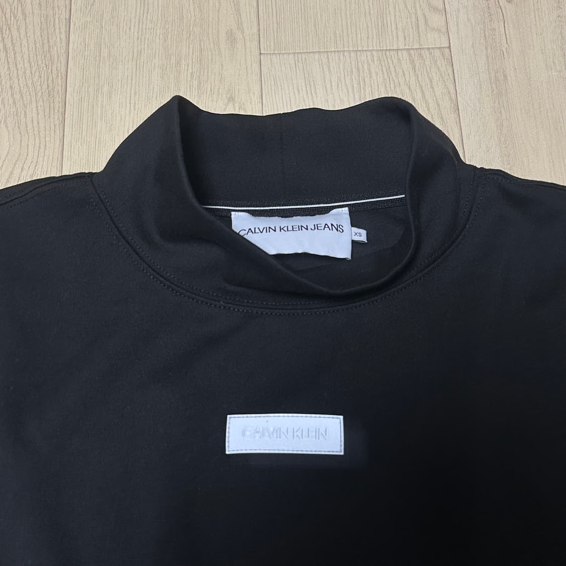 캘빈클라인 블랙 크롭 맨투맨 상품이미지3