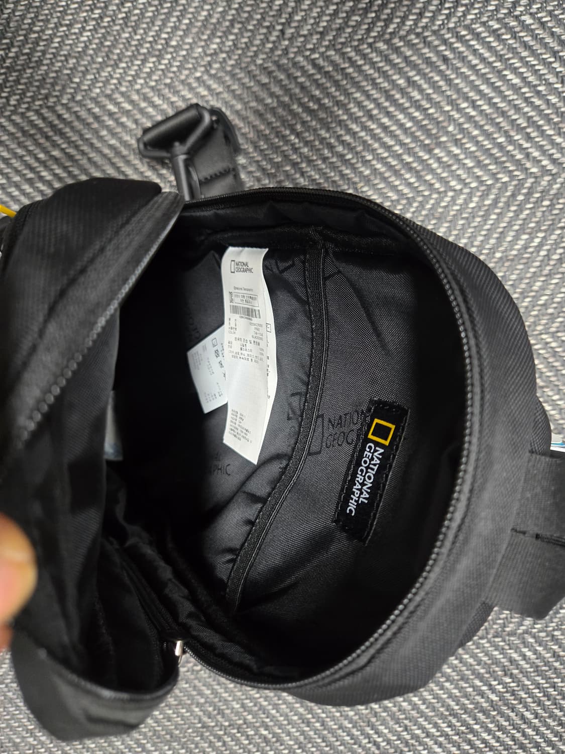 내셔널지오그래픽 블랙 슬링백 상품이미지5