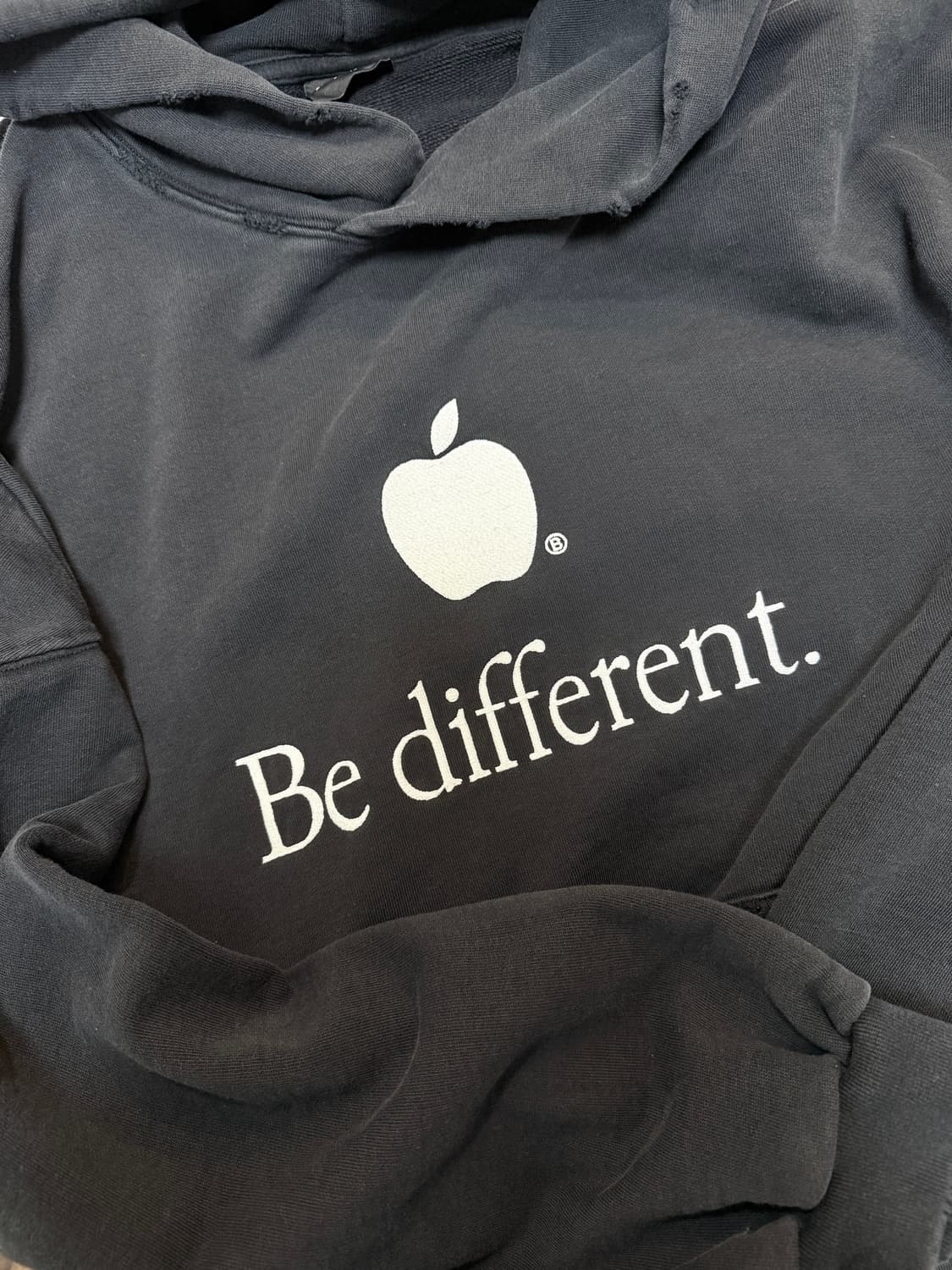 발렌시아가22 F/W Different애플 로고 후드티 일반판 2 상품이미지4