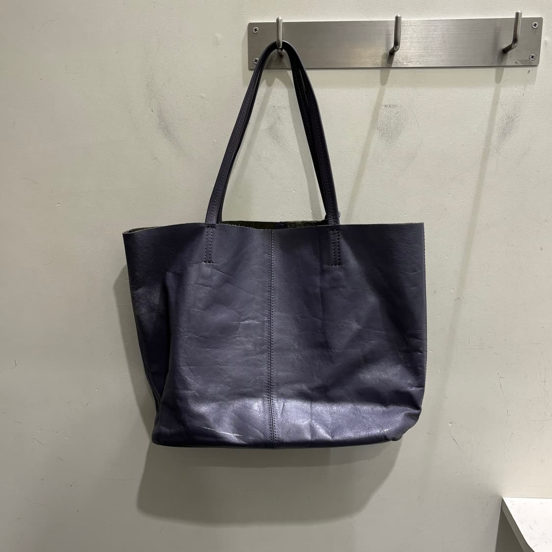 vtg cowhide lv tote bag 상품이미지5