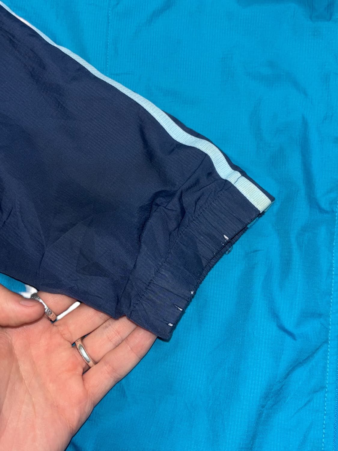 아디다스 네이비 블루 그라데이션 바람막이 져지 상품이미지7