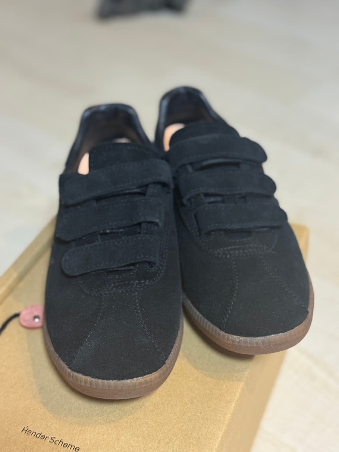 헨더스킴  스웨이드 스니커즈 판매합니다. 피 상품이미지2