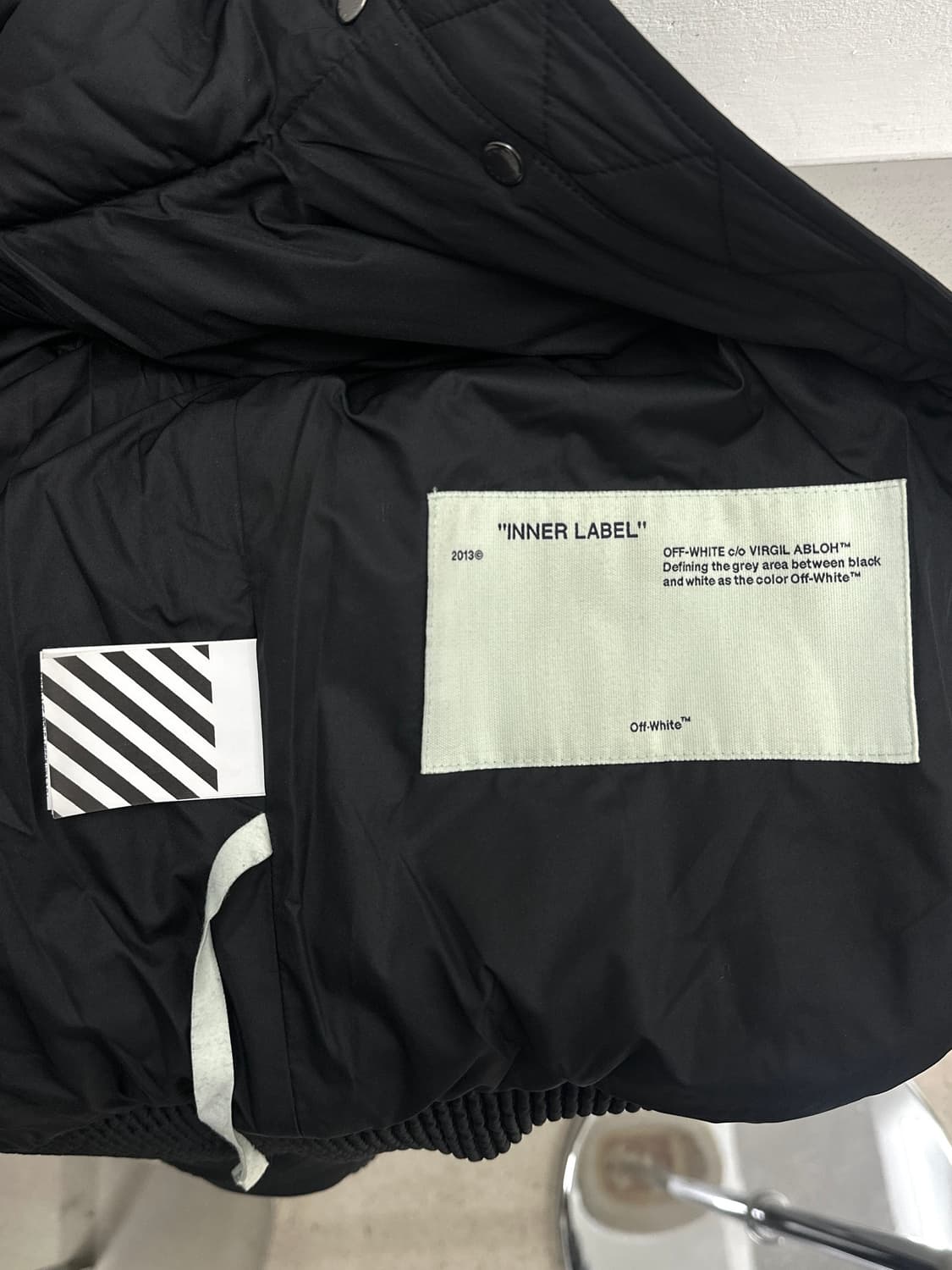 오프화이트 에로우 후드 숏 패딩  상품이미지8