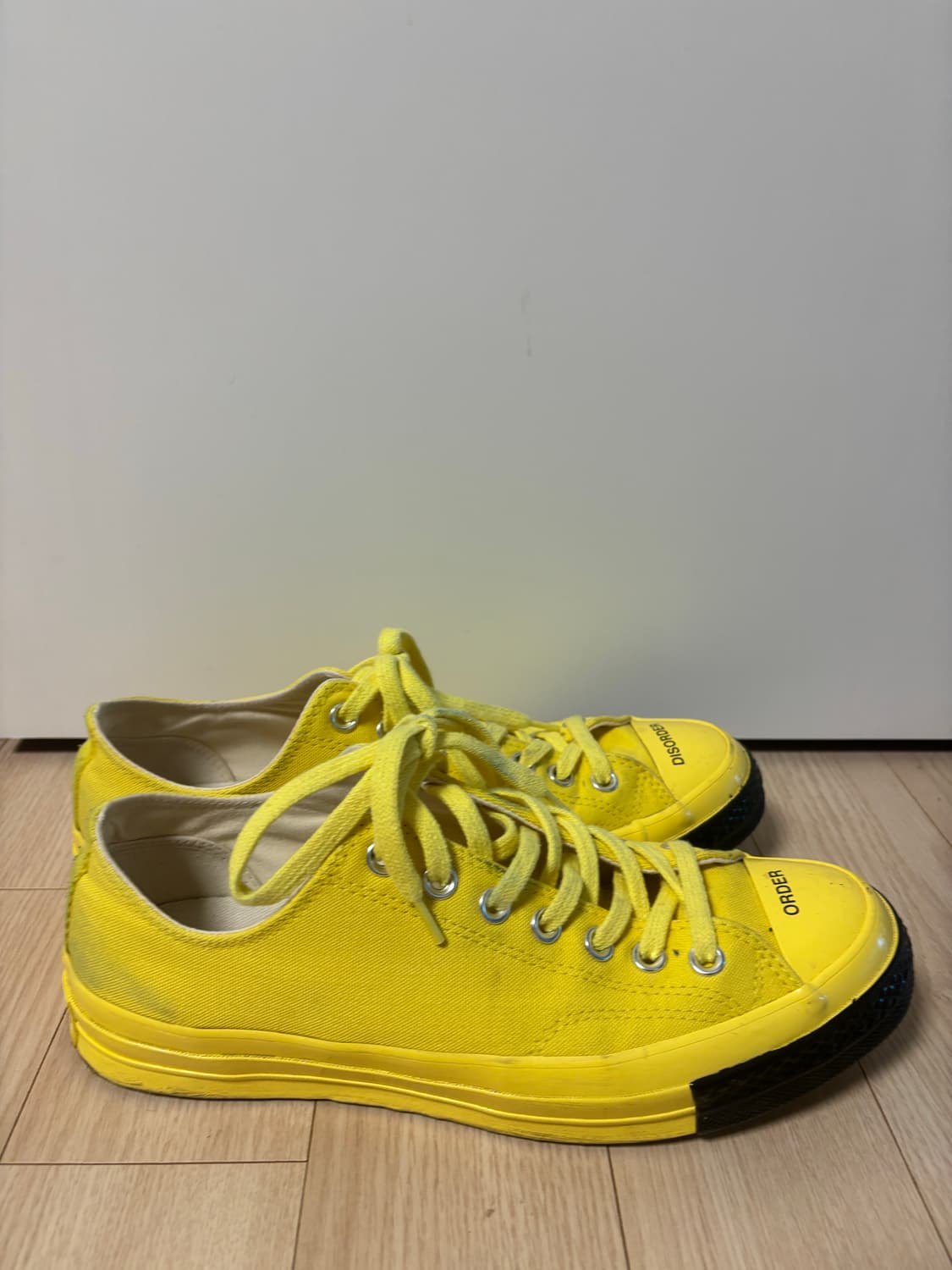 컨버스x언더커버 척70 로우 옐로우/블랙 상품이미지1